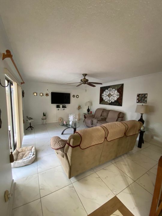 En Venta: $285,000 (2 camas, 2 baños, 1236 Pies cuadrados)