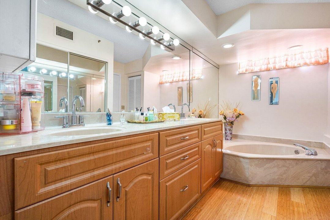 For Rent: $5,200 (2 beds, 2 baths, 1521 Square Feet)