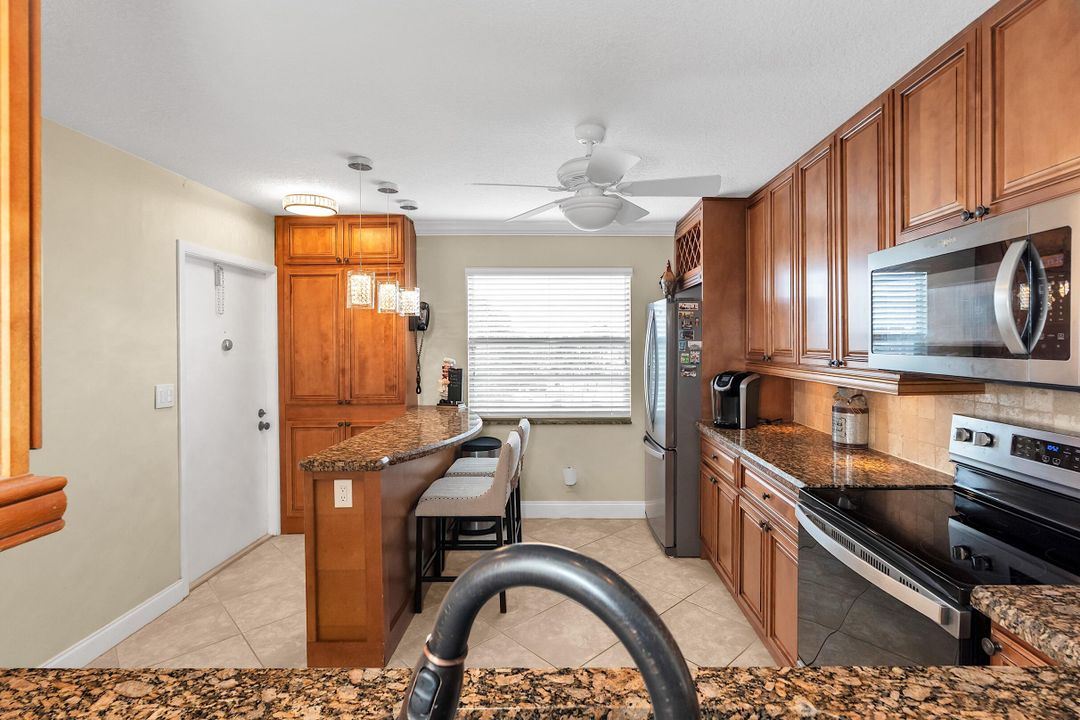 Activo con contrato: $245,000 (2 camas, 2 baños, 1185 Pies cuadrados)