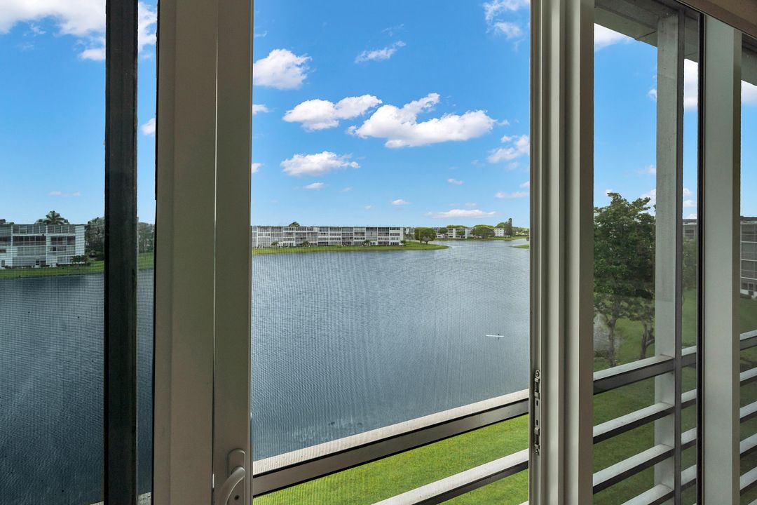 Activo con contrato: $245,000 (2 camas, 2 baños, 1185 Pies cuadrados)