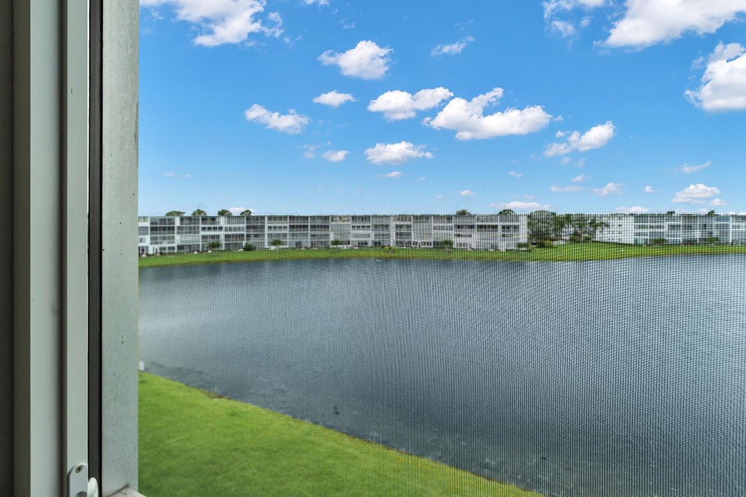 Activo con contrato: $245,000 (2 camas, 2 baños, 1185 Pies cuadrados)