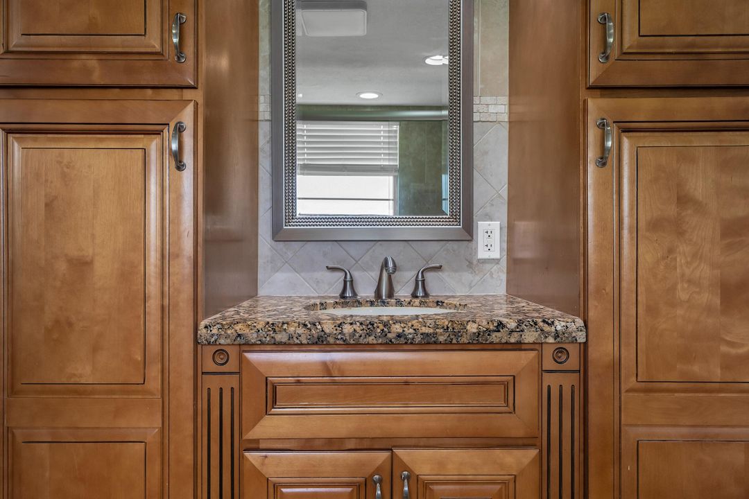 Activo con contrato: $245,000 (2 camas, 2 baños, 1185 Pies cuadrados)