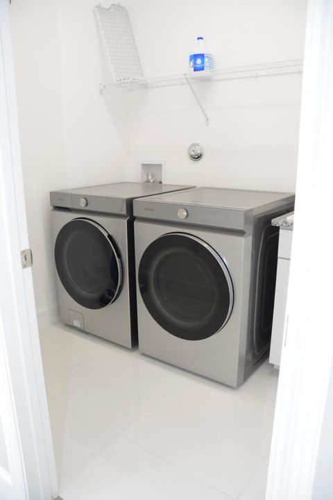 For Sale: $1,100,000 (4 beds, 4 baths, 3024 Square Feet)