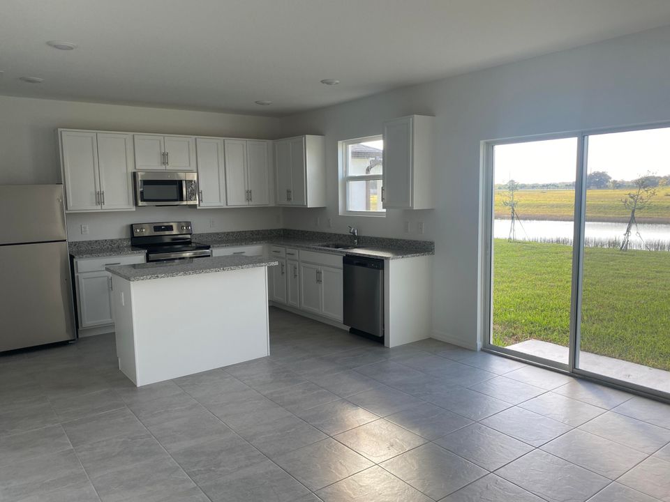 For Rent: $2,800 (5 beds, 3 baths, 2321 Square Feet)