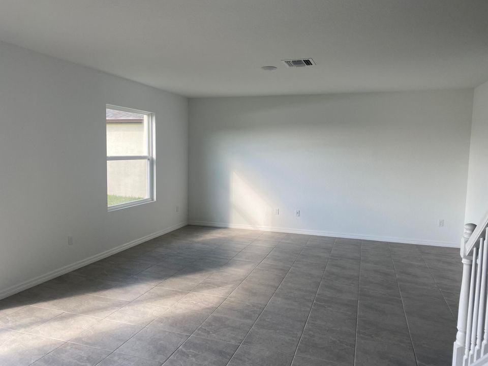 For Rent: $2,800 (5 beds, 3 baths, 2321 Square Feet)