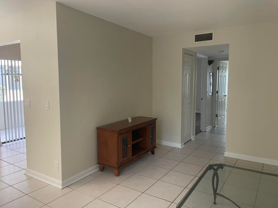 For Rent: $1,750 (2 beds, 2 baths, 910 Square Feet)