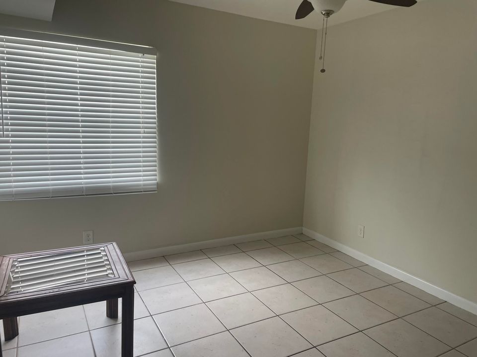 For Rent: $1,750 (2 beds, 2 baths, 910 Square Feet)