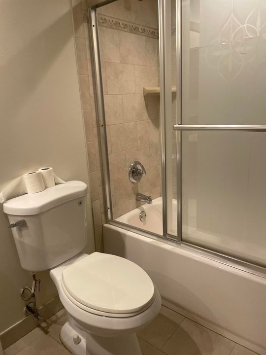 For Rent: $1,750 (2 beds, 2 baths, 910 Square Feet)