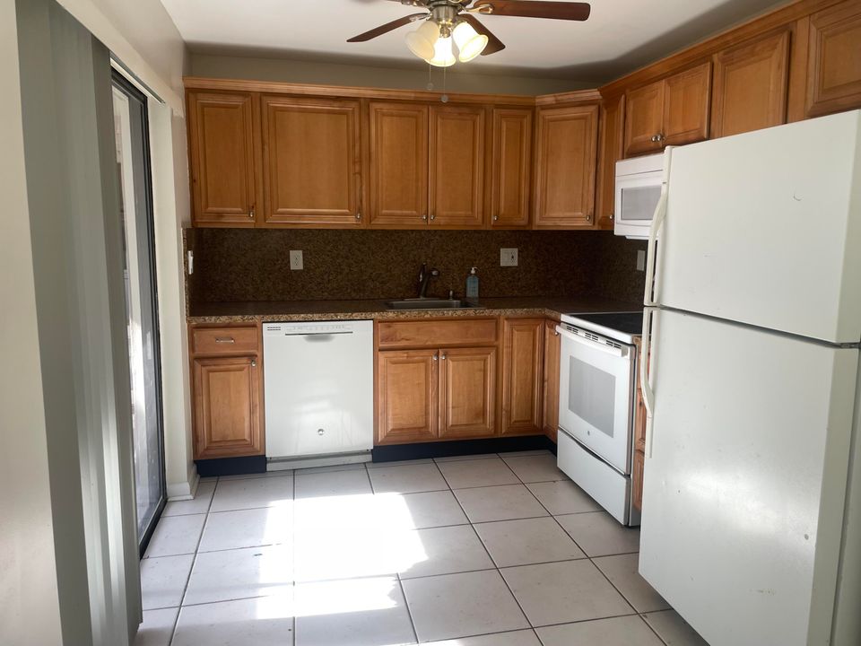 For Rent: $1,750 (2 beds, 2 baths, 910 Square Feet)