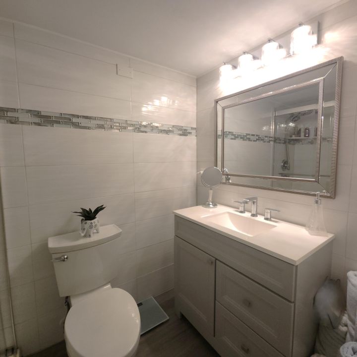 For Sale: $174,500 (1 beds, 1 baths, 702 Square Feet)