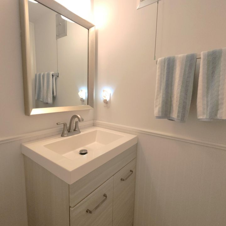 For Sale: $174,500 (1 beds, 1 baths, 702 Square Feet)