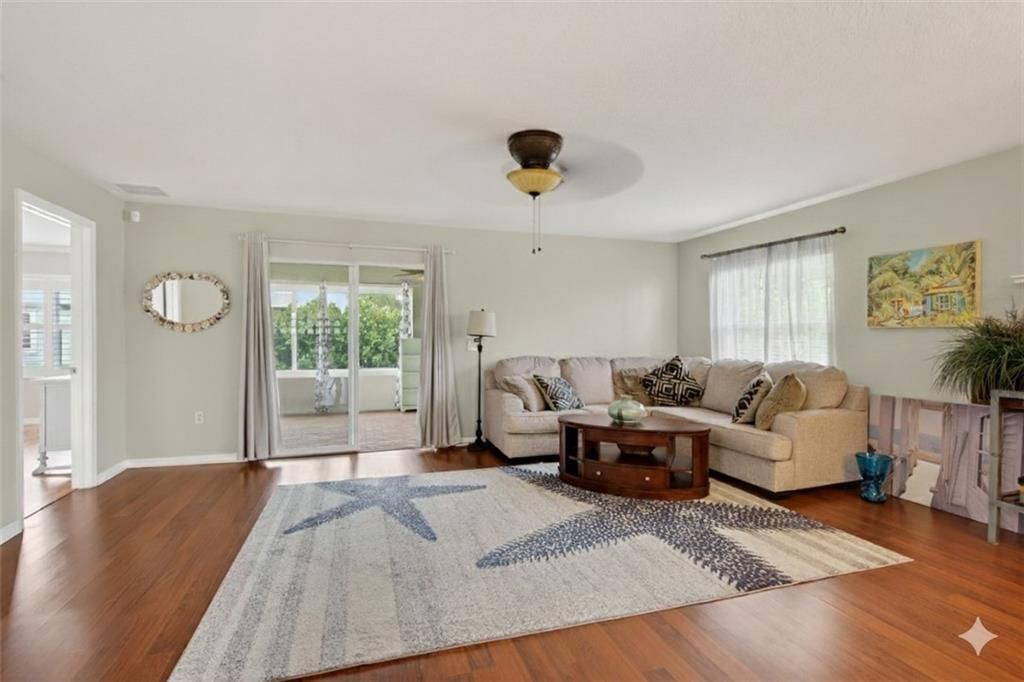 На продажу: $169,000 (2 спален, 2 ванн, 1319 Квадратных фут)