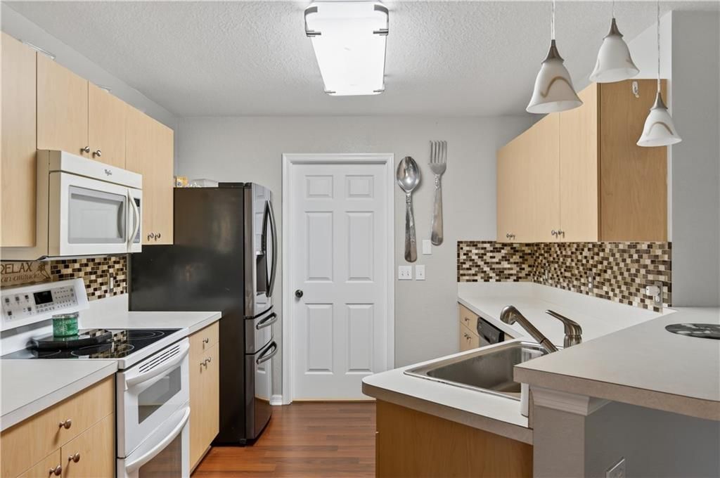 На продажу: $169,000 (2 спален, 2 ванн, 1319 Квадратных фут)