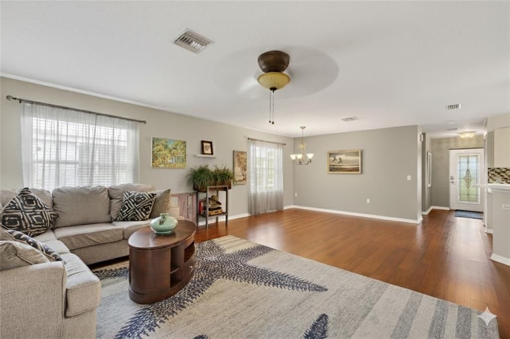 На продажу: $169,000 (2 спален, 2 ванн, 1319 Квадратных фут)