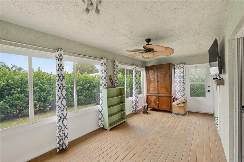 На продажу: $169,000 (2 спален, 2 ванн, 1319 Квадратных фут)