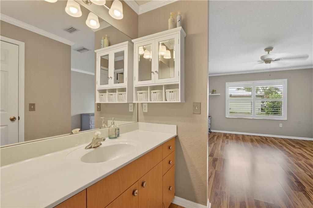 На продажу: $169,000 (2 спален, 2 ванн, 1319 Квадратных фут)