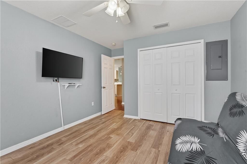 На продажу: $169,000 (2 спален, 2 ванн, 1319 Квадратных фут)