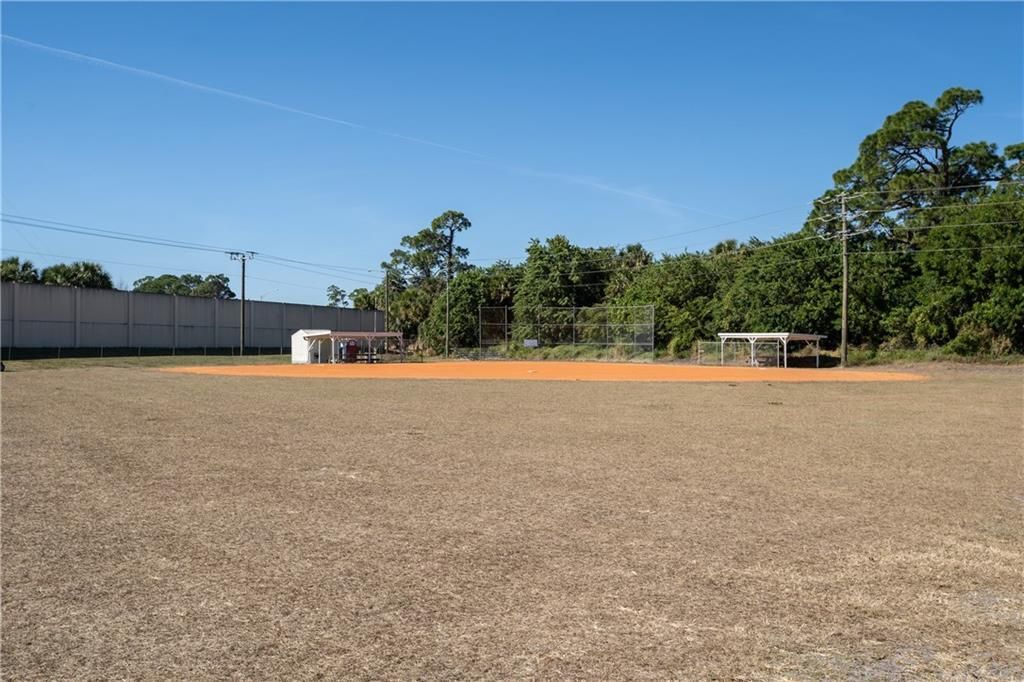 На продажу: $169,000 (2 спален, 2 ванн, 1319 Квадратных фут)