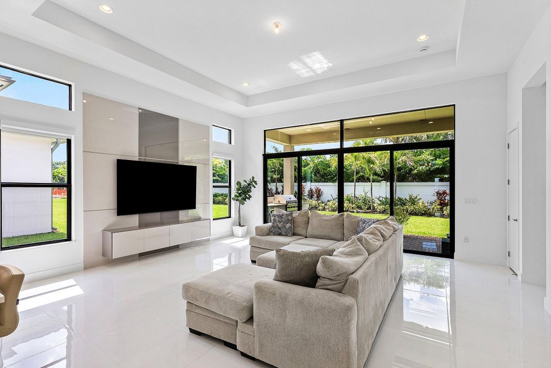 For Rent: $10,000 (3 beds, 3 baths, 2573 Square Feet)