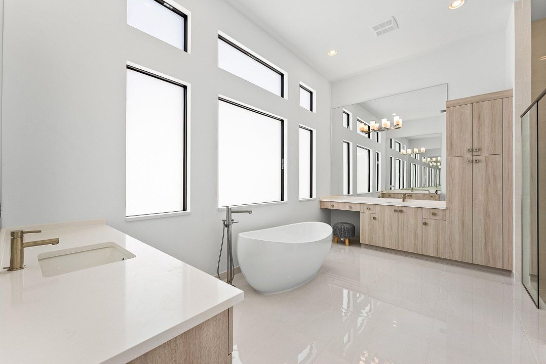 For Rent: $10,000 (3 beds, 3 baths, 2573 Square Feet)