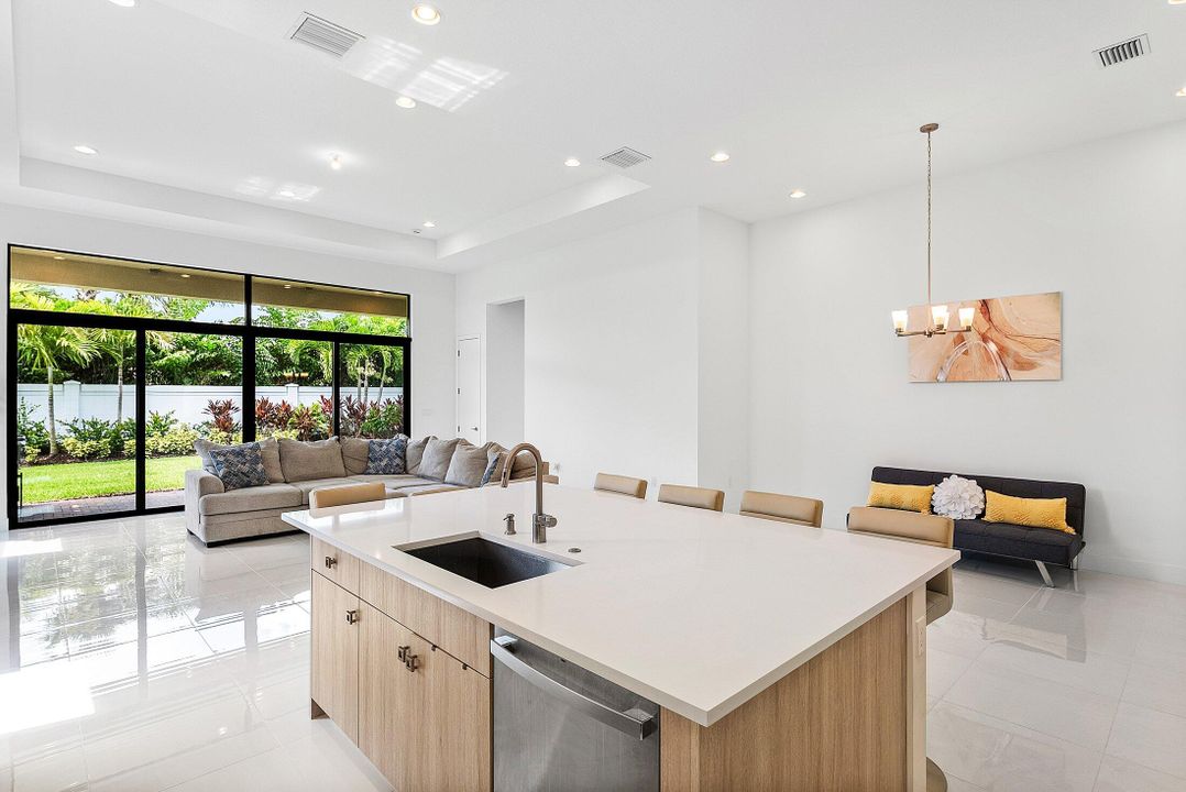 For Rent: $10,000 (3 beds, 3 baths, 2573 Square Feet)