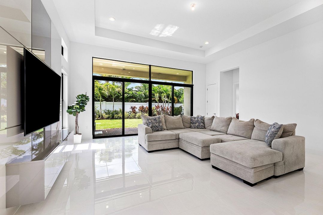 For Rent: $10,000 (3 beds, 3 baths, 2573 Square Feet)