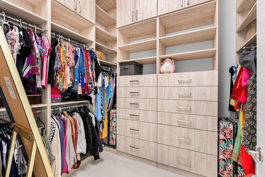 For Rent: $10,000 (3 beds, 3 baths, 2573 Square Feet)