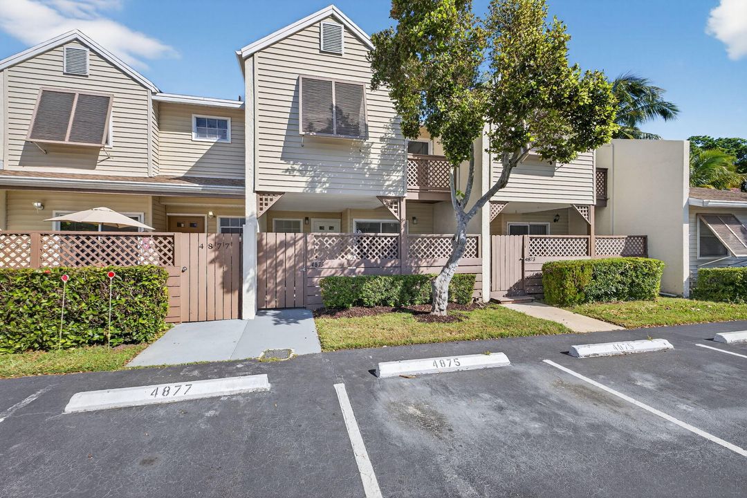 Active With Contract: $349,900 (3 beds, 2 baths, 1291 Square Feet)