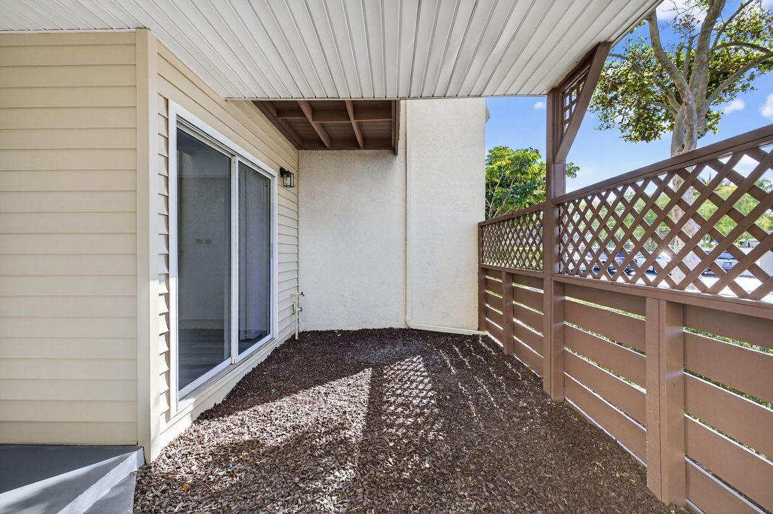 Active With Contract: $349,900 (3 beds, 2 baths, 1291 Square Feet)