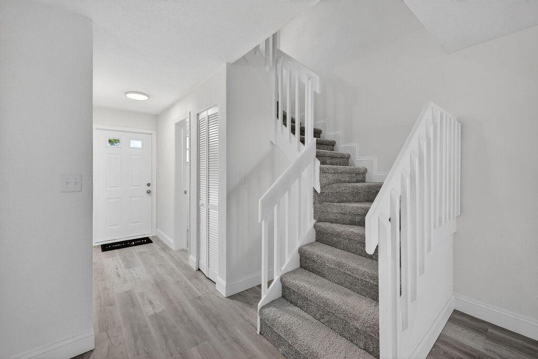 Active With Contract: $349,900 (3 beds, 2 baths, 1291 Square Feet)