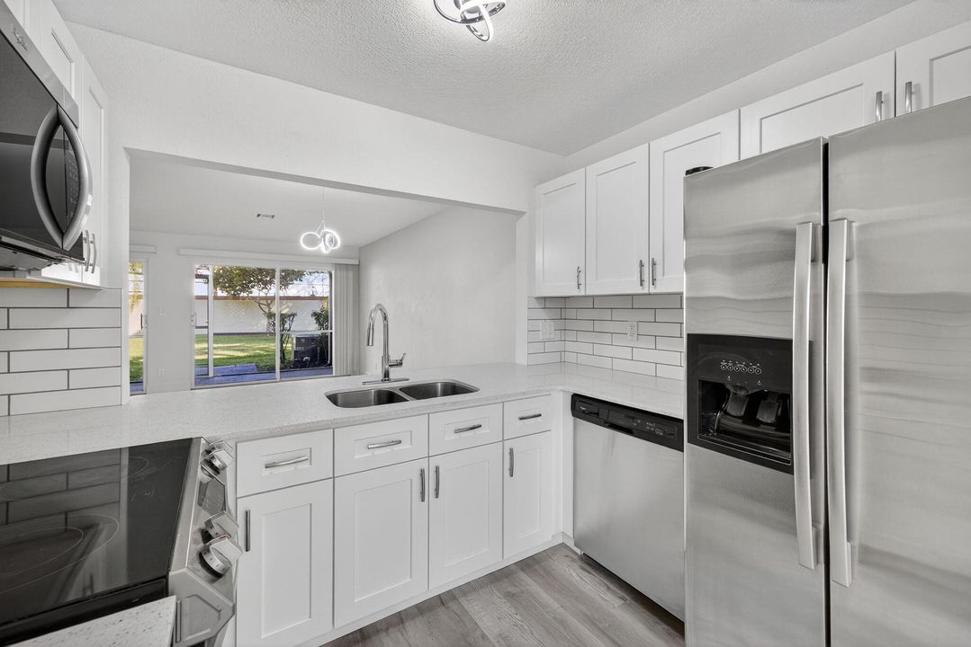 Active With Contract: $349,900 (3 beds, 2 baths, 1291 Square Feet)