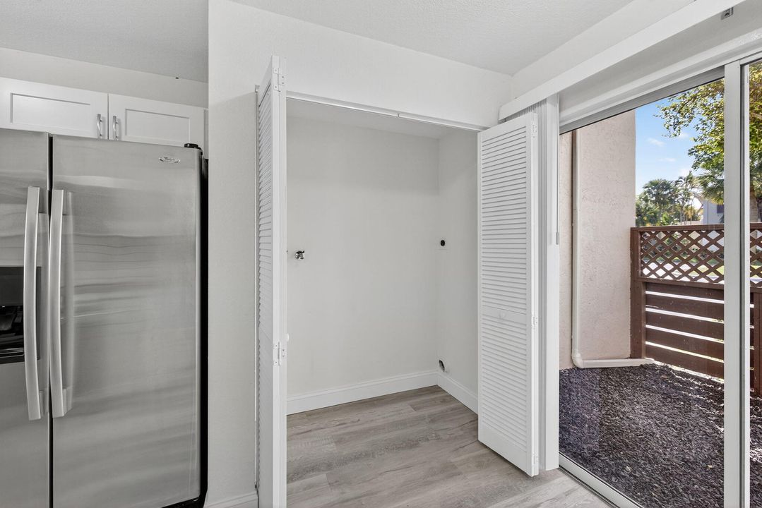 Active With Contract: $349,900 (3 beds, 2 baths, 1291 Square Feet)