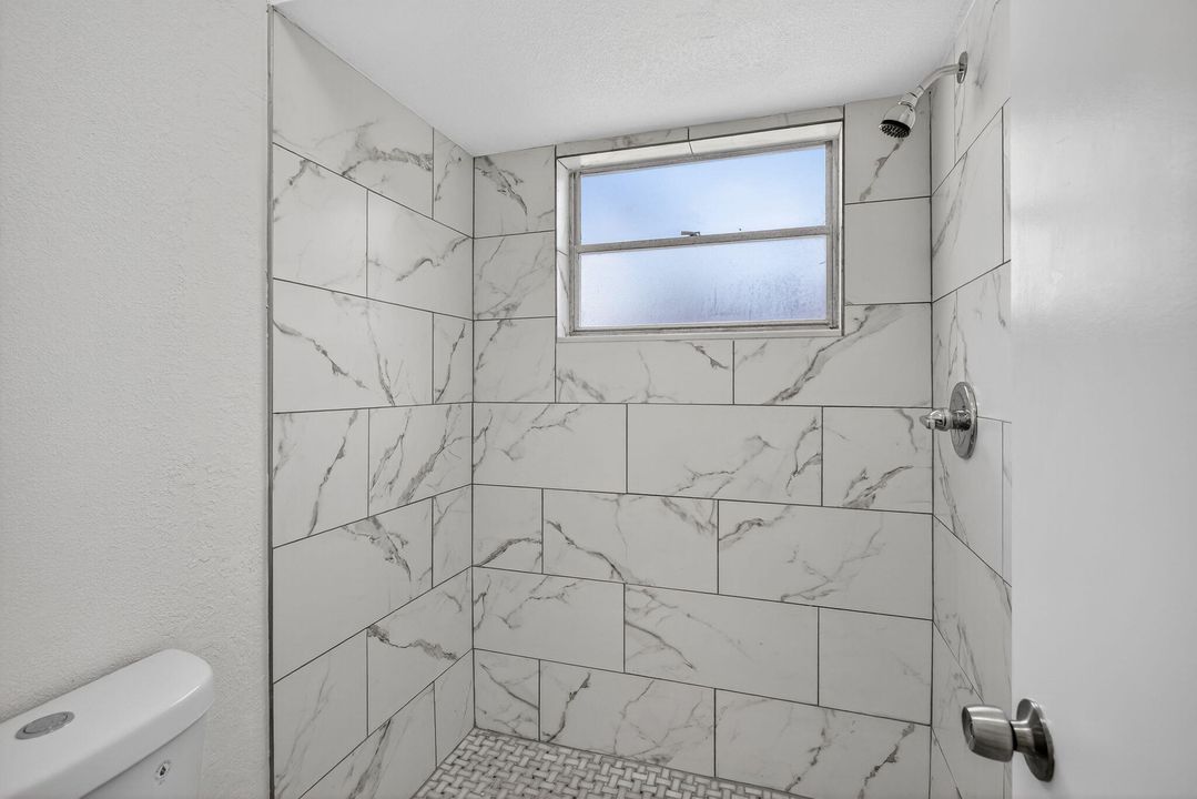 Active With Contract: $349,900 (3 beds, 2 baths, 1291 Square Feet)