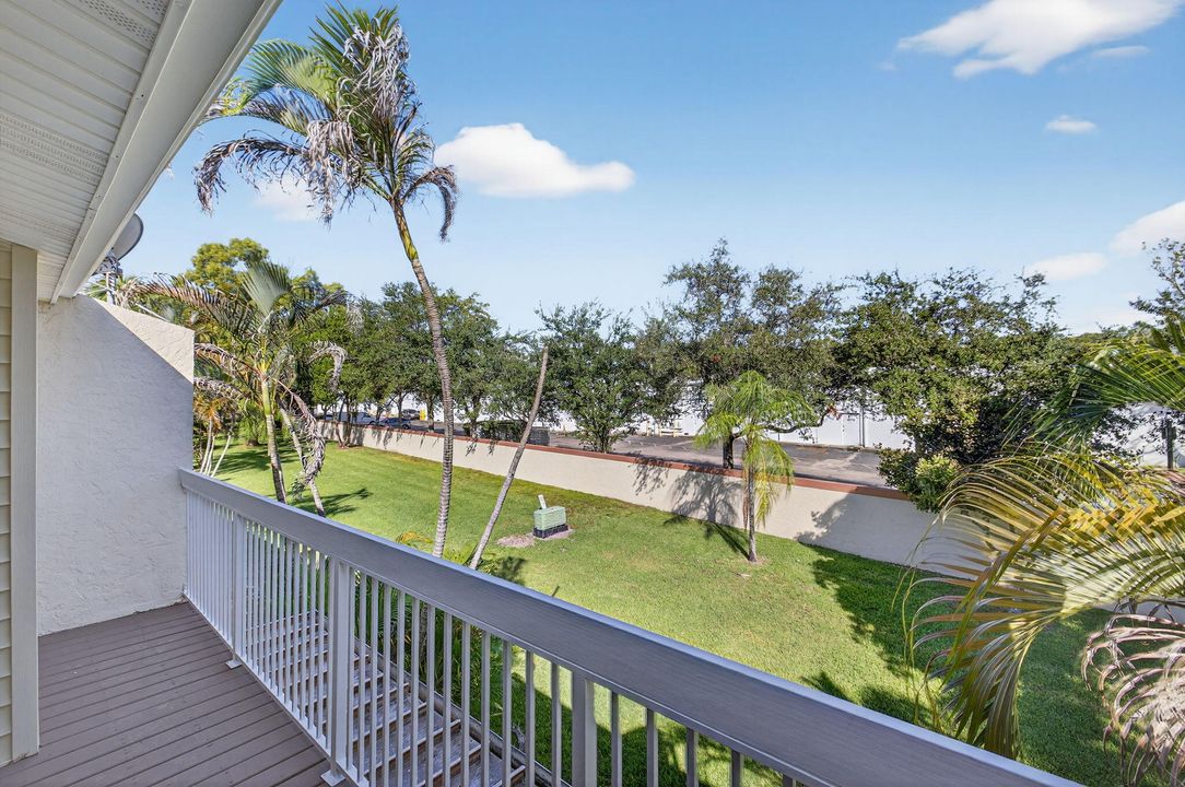 Active With Contract: $349,900 (3 beds, 2 baths, 1291 Square Feet)