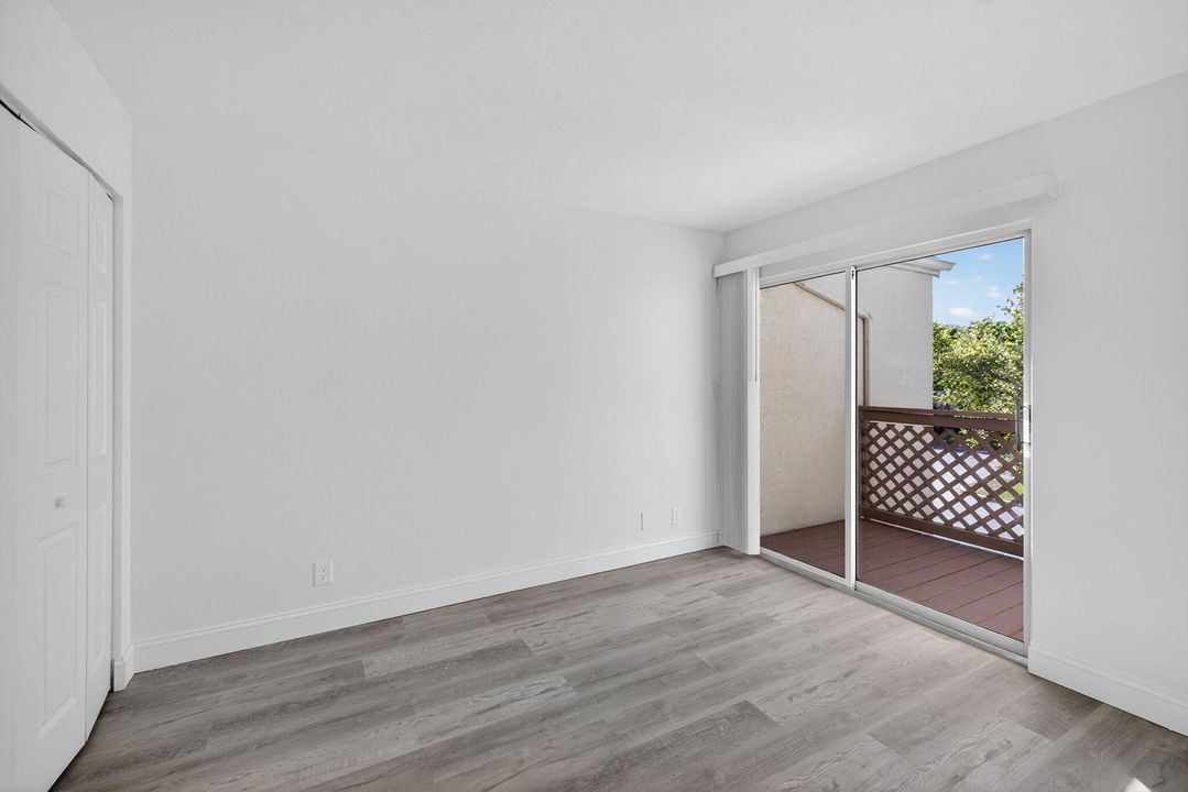 Active With Contract: $349,900 (3 beds, 2 baths, 1291 Square Feet)