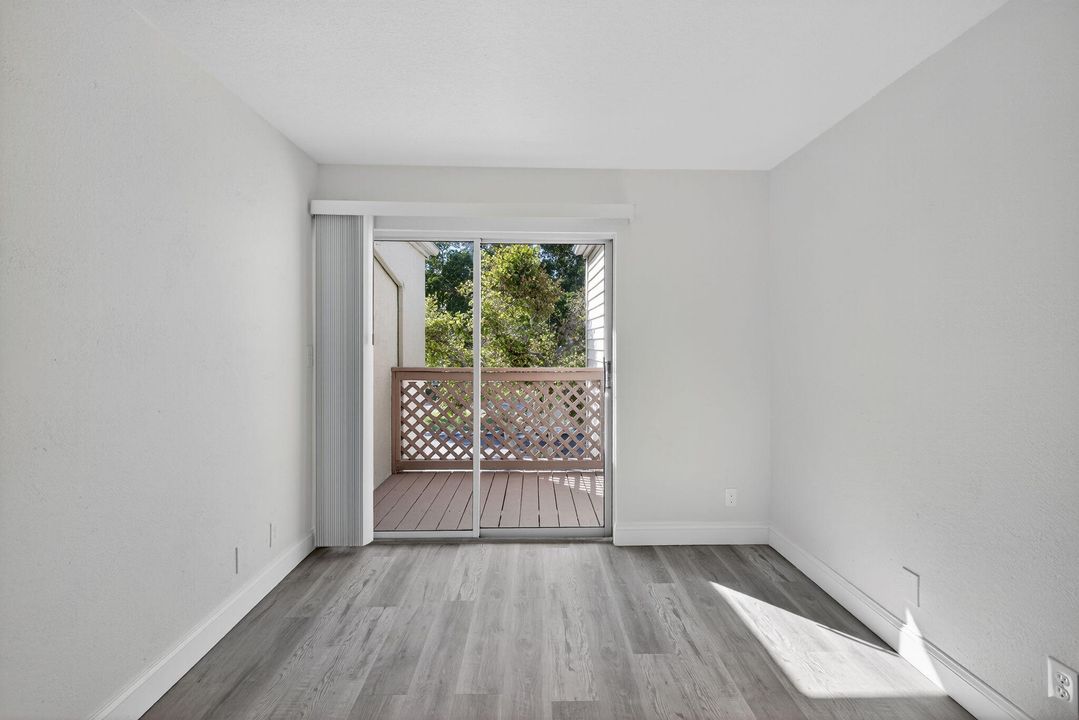 Active With Contract: $349,900 (3 beds, 2 baths, 1291 Square Feet)