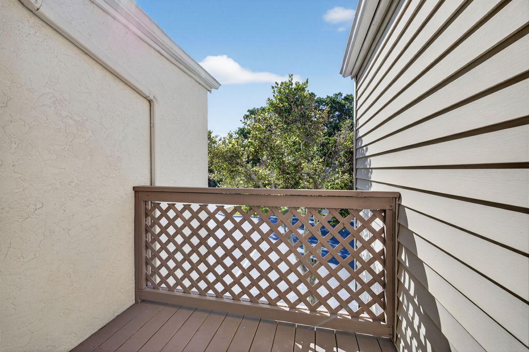 Active With Contract: $349,900 (3 beds, 2 baths, 1291 Square Feet)