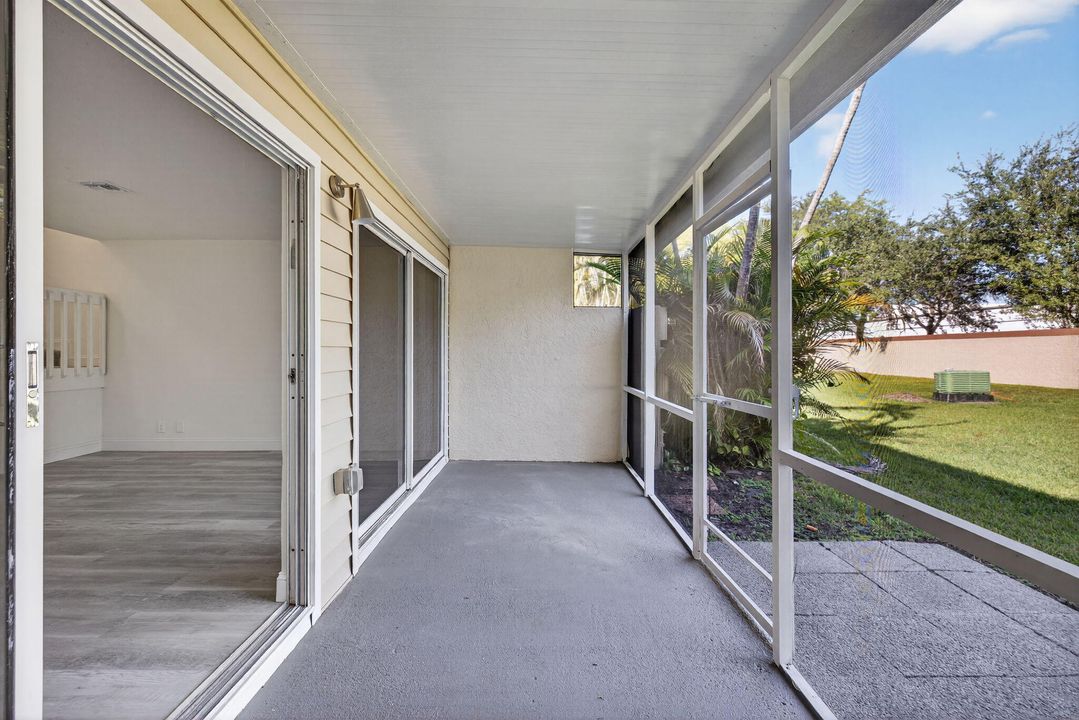 Active With Contract: $349,900 (3 beds, 2 baths, 1291 Square Feet)