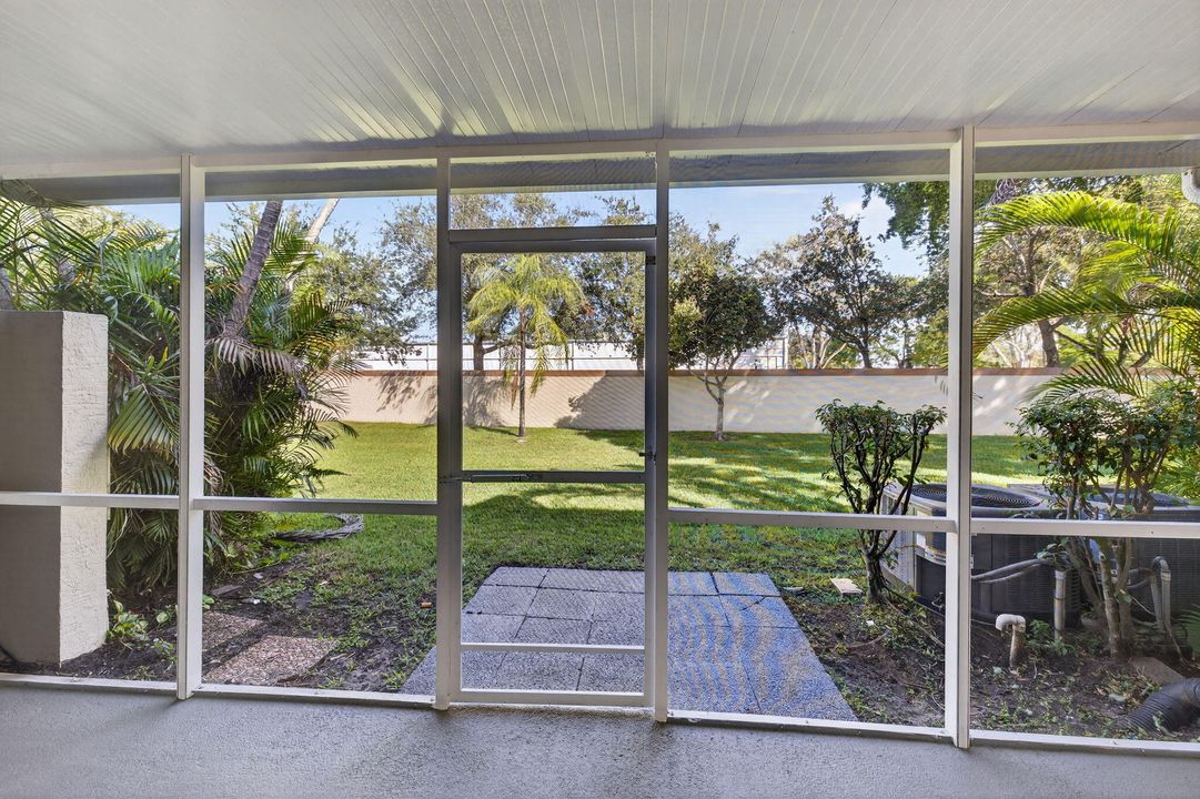 Active With Contract: $349,900 (3 beds, 2 baths, 1291 Square Feet)