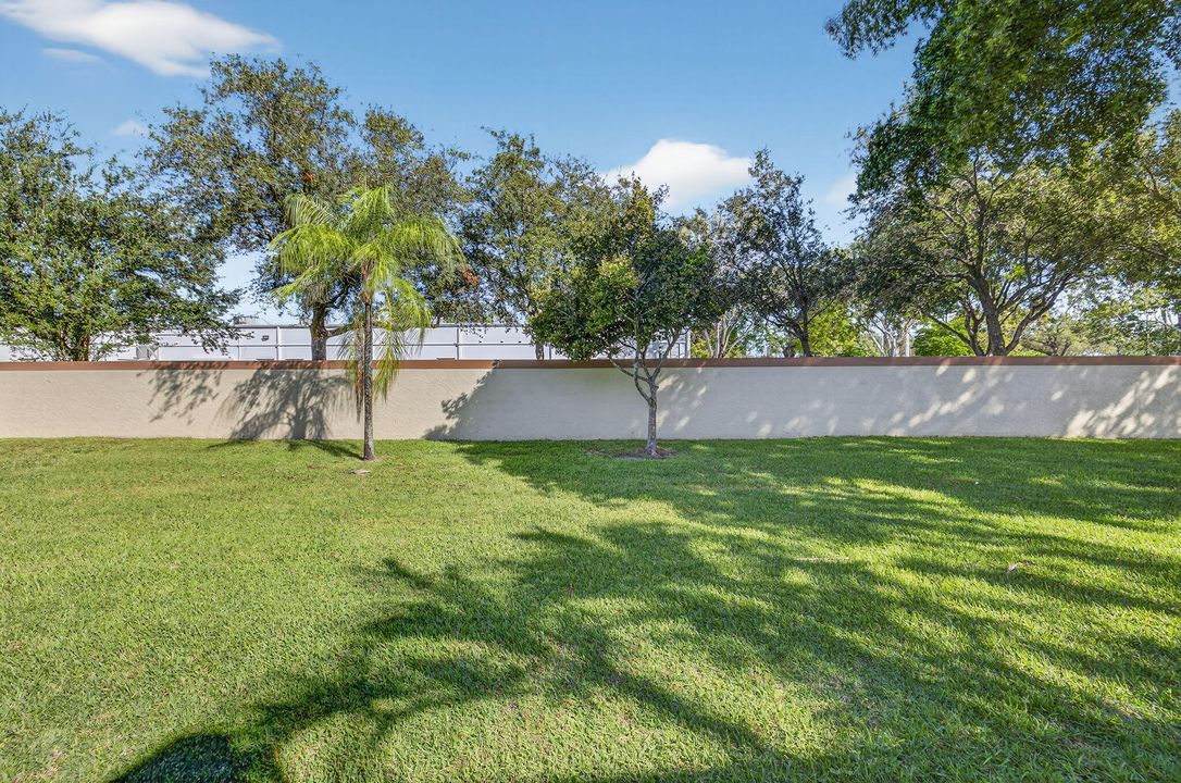 Active With Contract: $349,900 (3 beds, 2 baths, 1291 Square Feet)