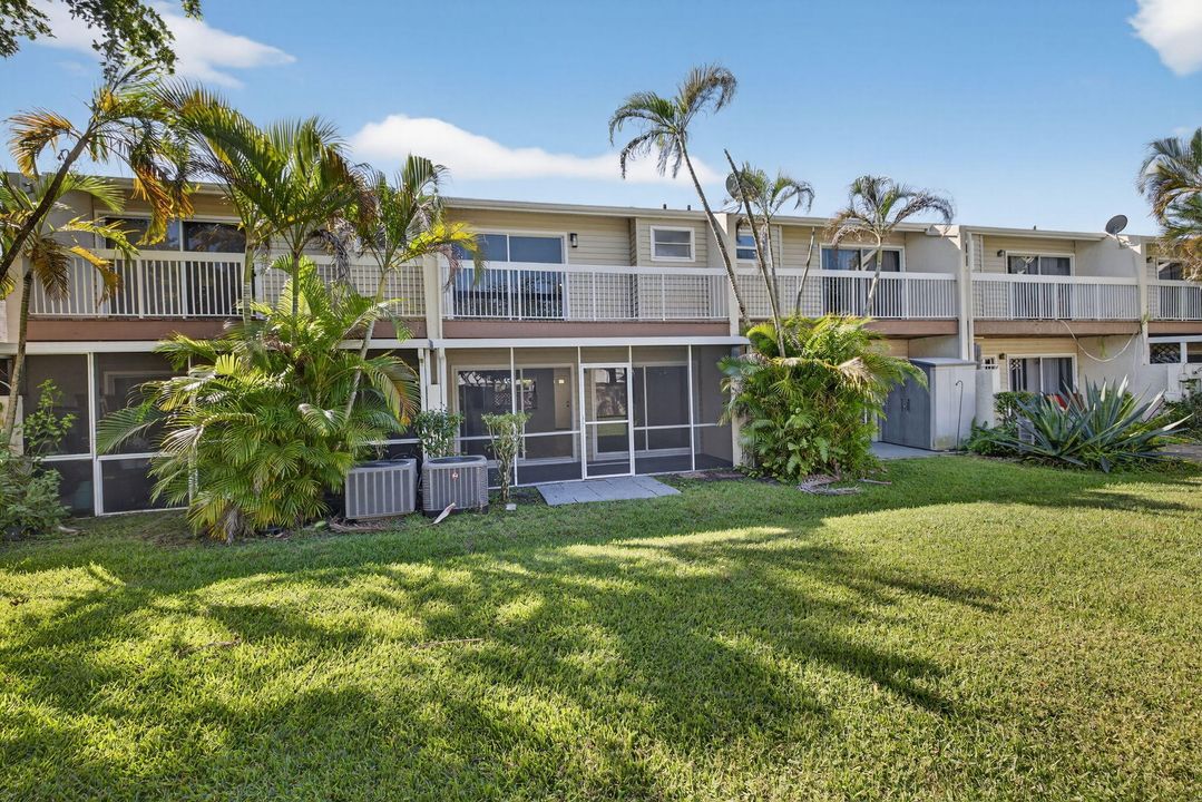 Active With Contract: $349,900 (3 beds, 2 baths, 1291 Square Feet)