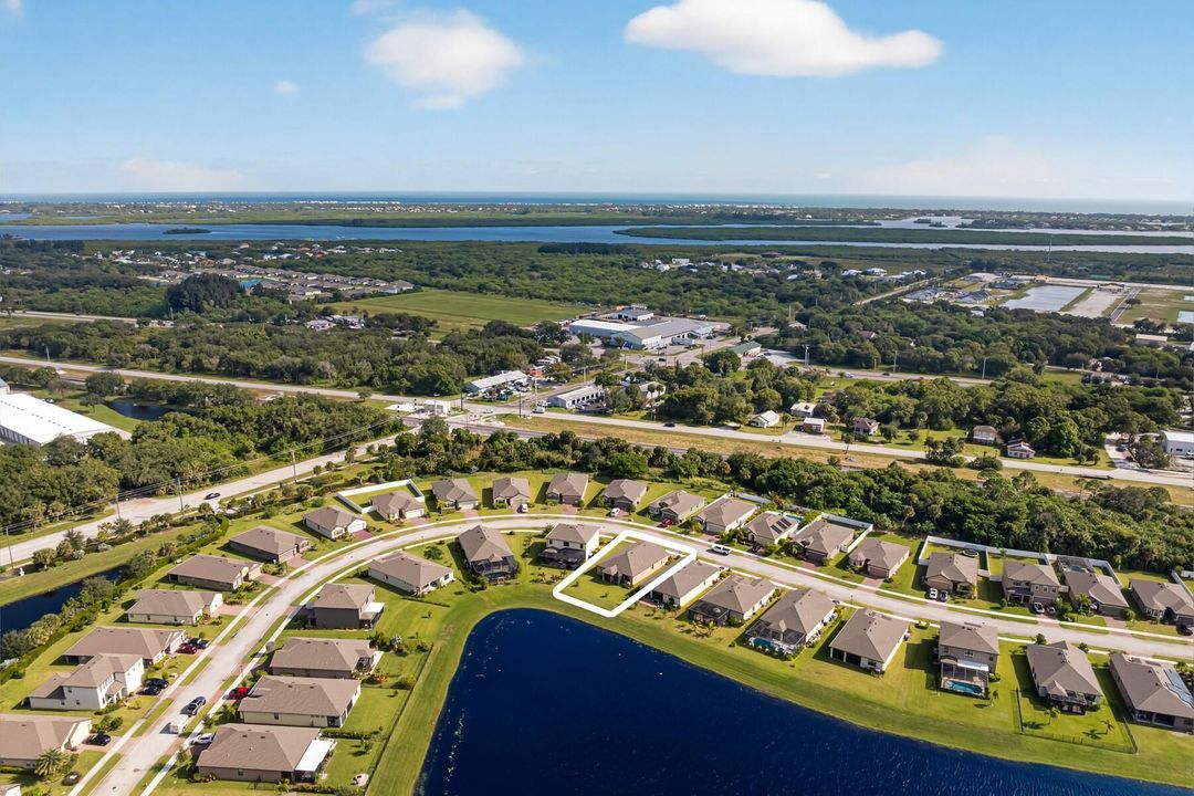 For Sale: $435,000 (4 beds, 2 baths, 1934 Square Feet)