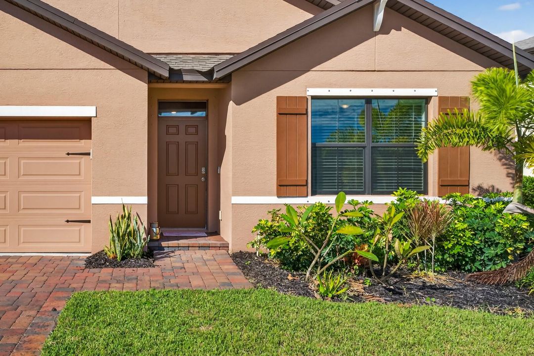 For Sale: $435,000 (4 beds, 2 baths, 1934 Square Feet)