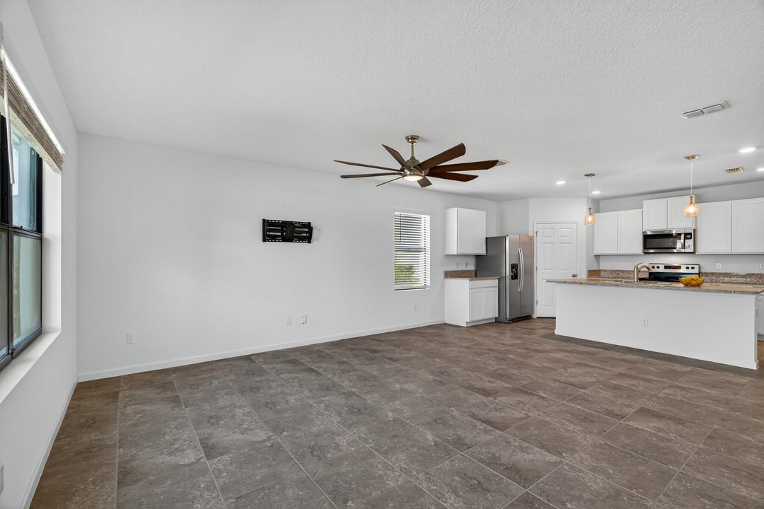 For Sale: $435,000 (4 beds, 2 baths, 1934 Square Feet)