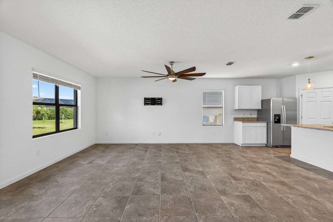 For Sale: $435,000 (4 beds, 2 baths, 1934 Square Feet)