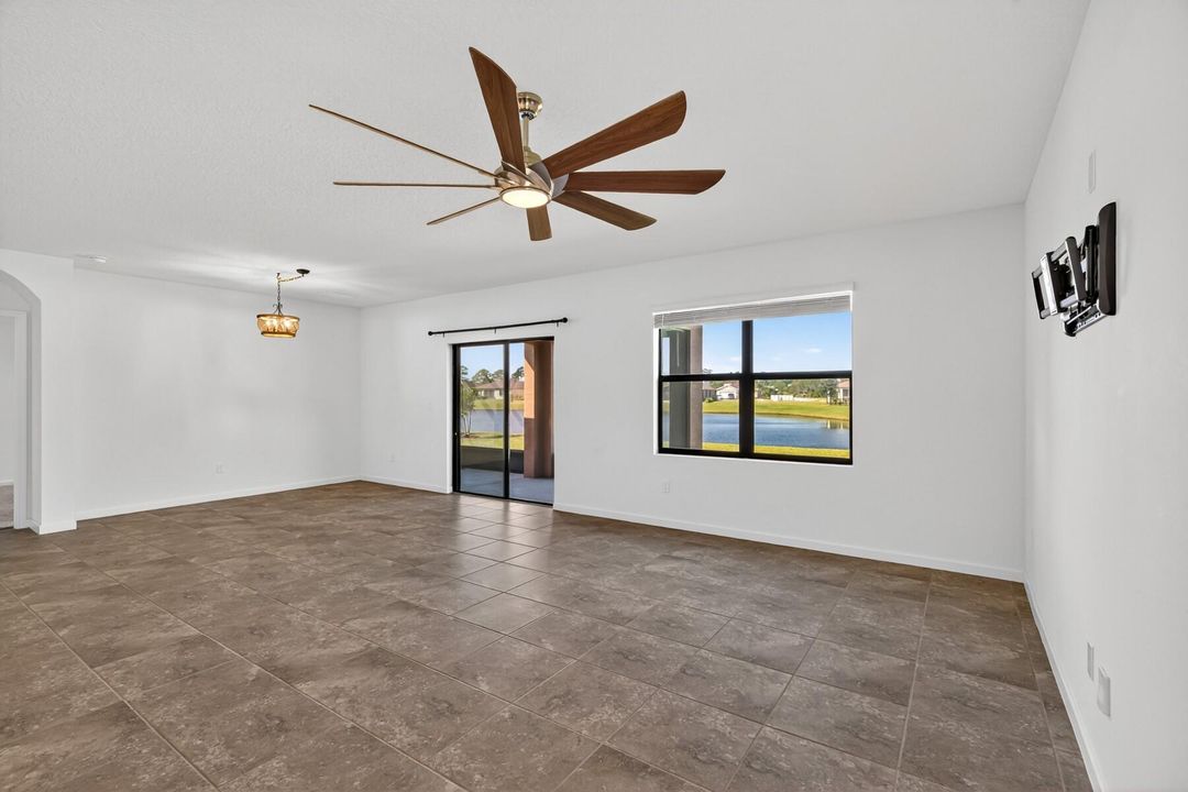 For Sale: $435,000 (4 beds, 2 baths, 1934 Square Feet)