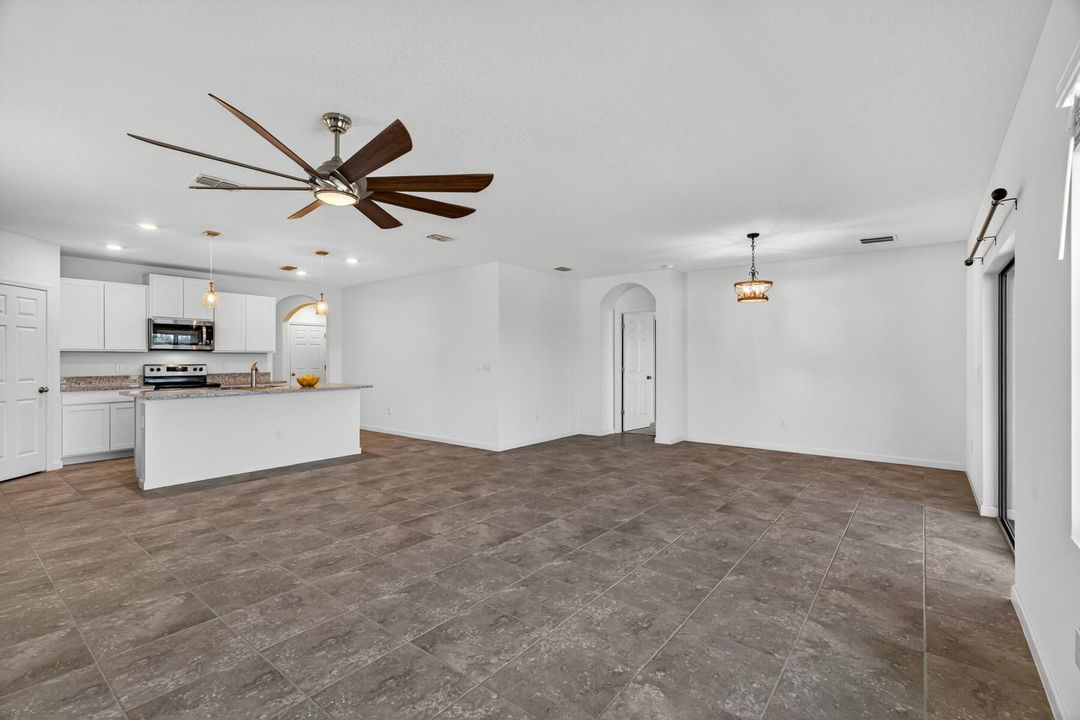 For Sale: $435,000 (4 beds, 2 baths, 1934 Square Feet)