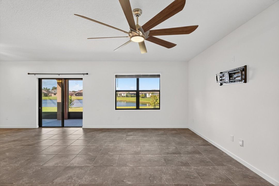 For Sale: $435,000 (4 beds, 2 baths, 1934 Square Feet)