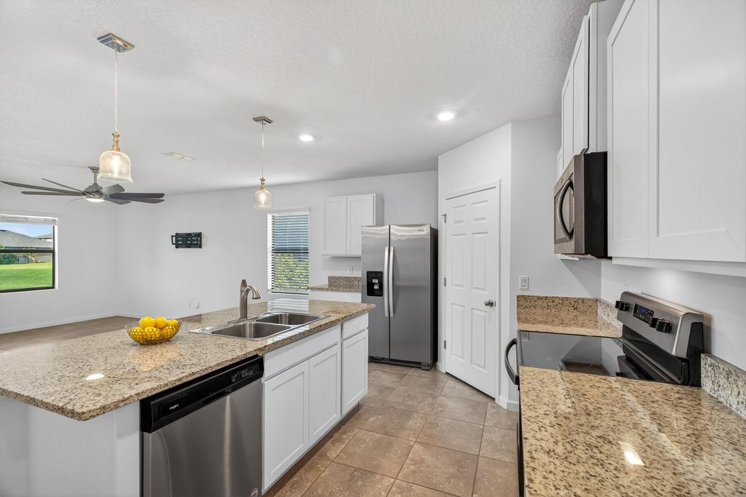 For Sale: $435,000 (4 beds, 2 baths, 1934 Square Feet)