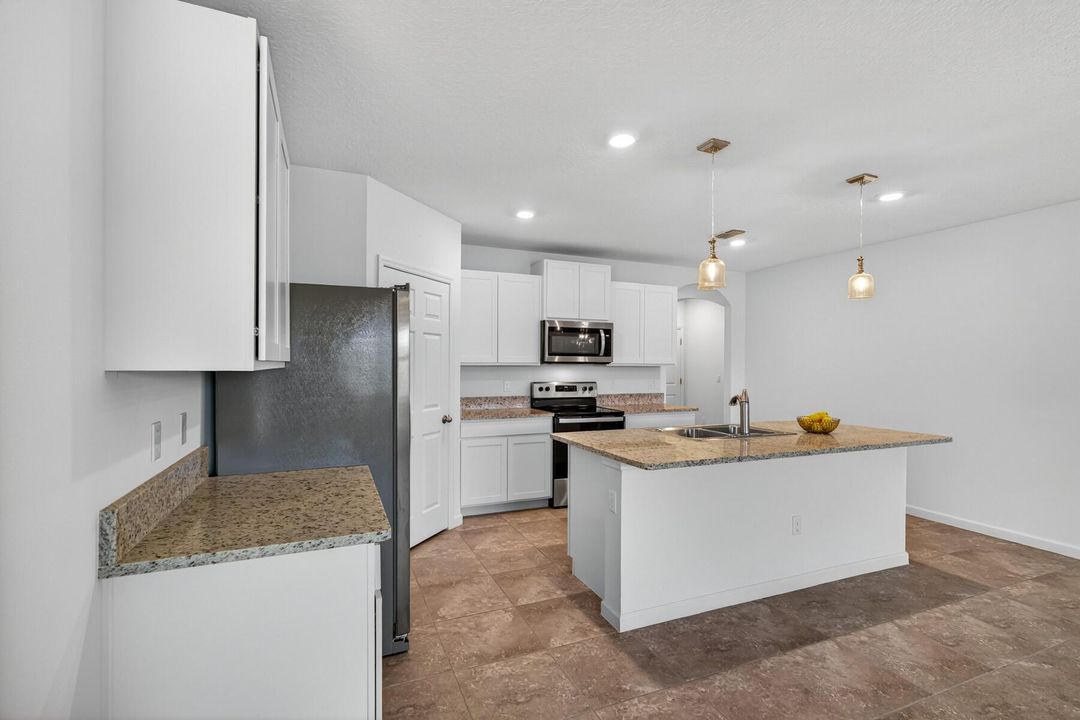 For Sale: $435,000 (4 beds, 2 baths, 1934 Square Feet)